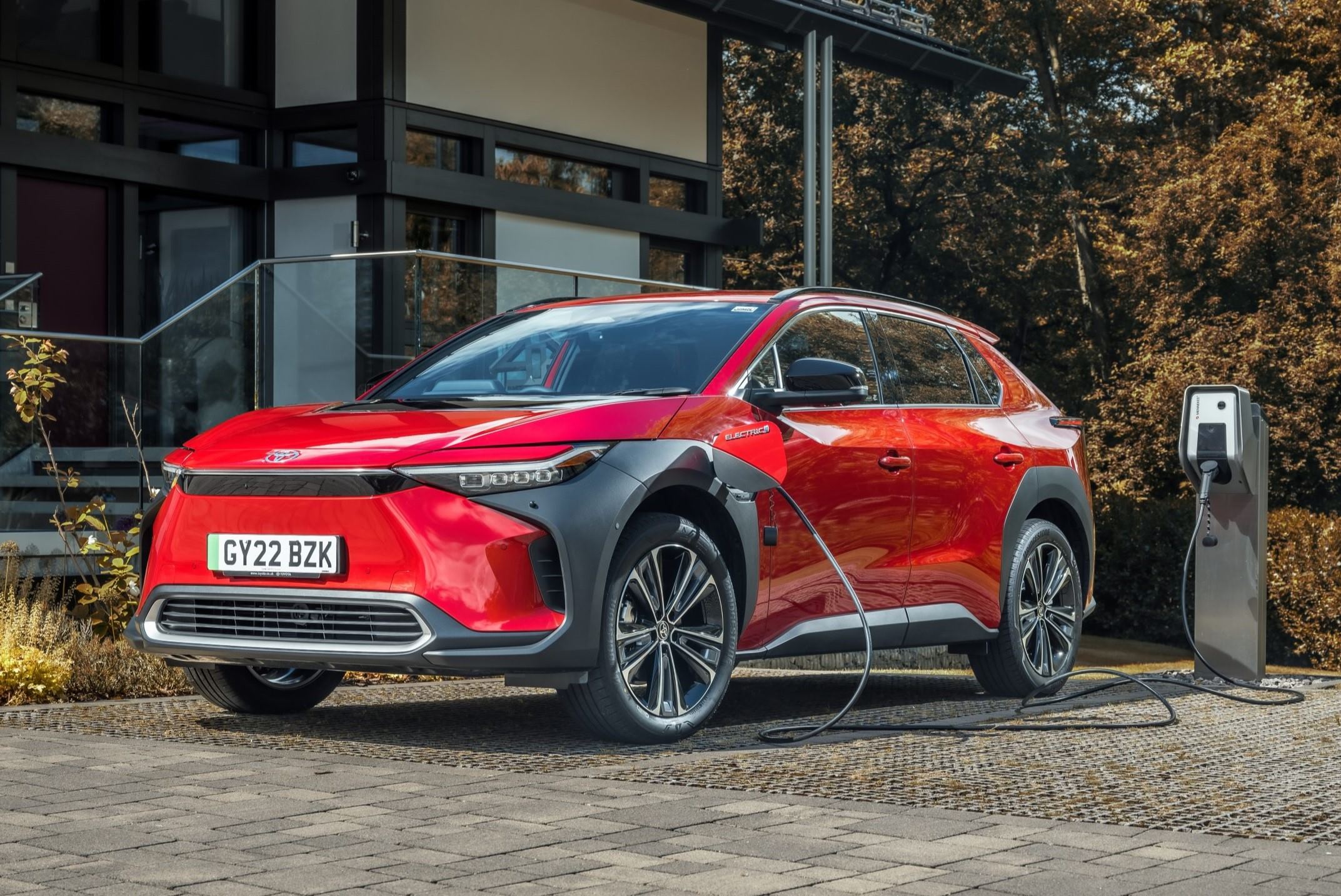 Toyota bZ4X Review 2024 | CARWOW LEASEY