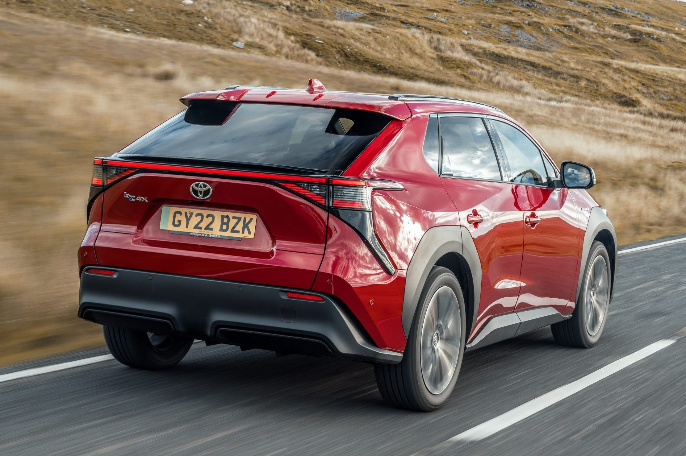 Toyota bZ4X Review 2024 | CARWOW LEASEY