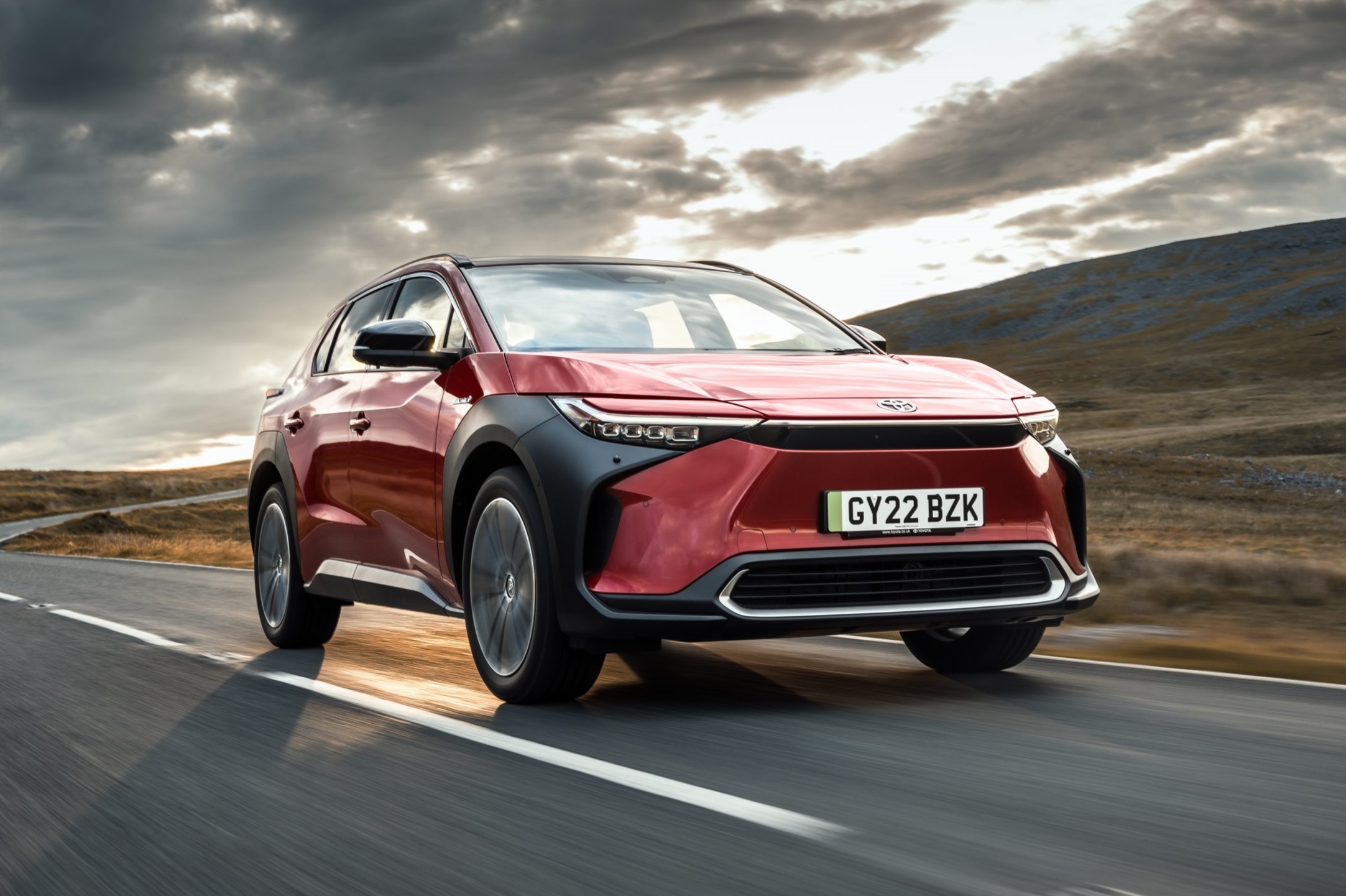 Toyota bZ4X Review 2024 | CARWOW LEASEY