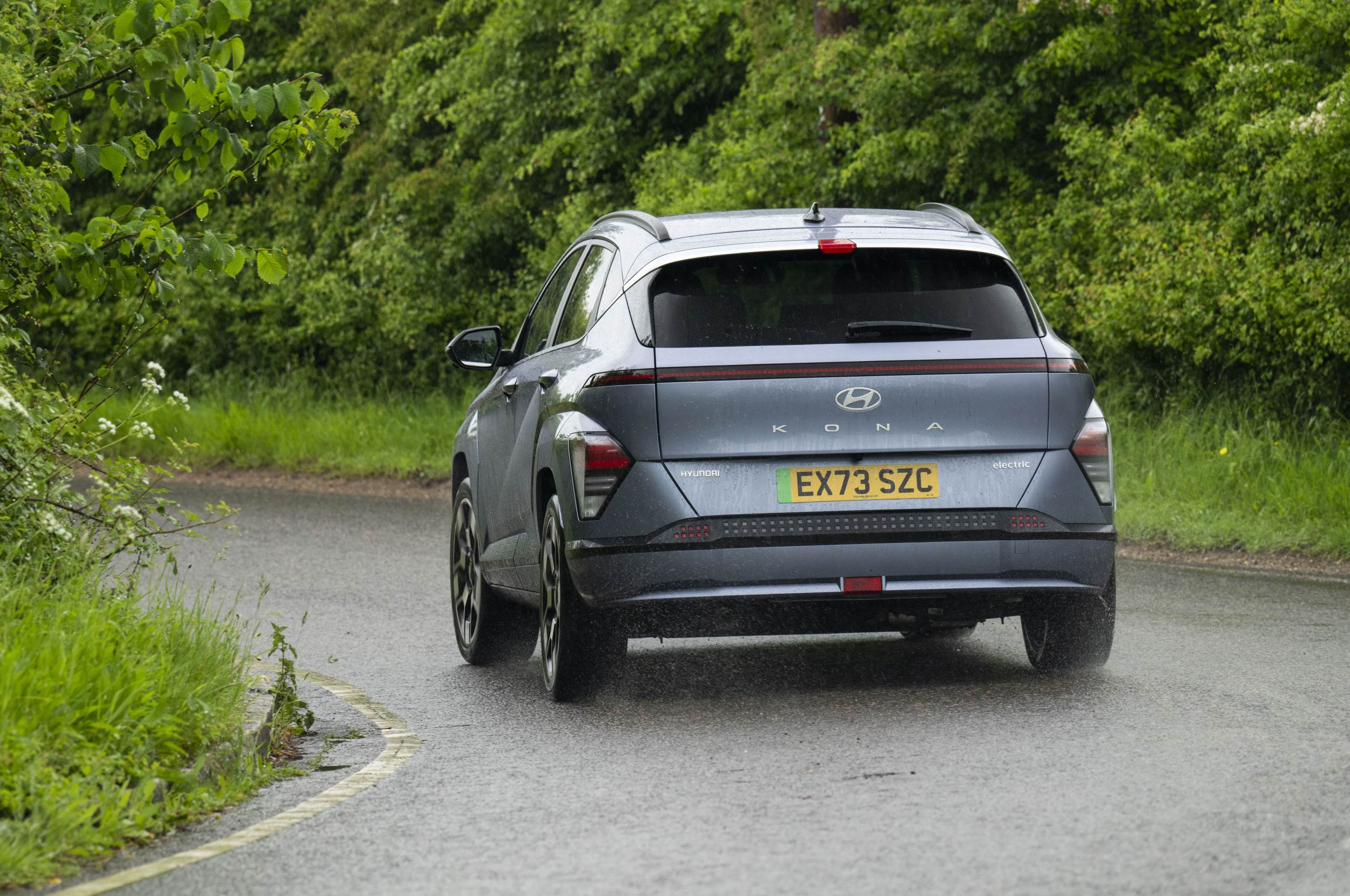 Hyundai Kona Electric Review 2024 | CARWOW LEASEY